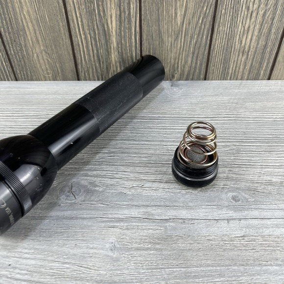 Vtg 10" Mag Lite Instrument 3D Cell Flashlight Ontario CA With Extra Light Bulb - Picture 13 of 16